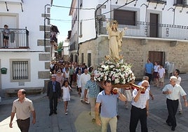La imagen de la Virgen de la Asunción volverá este martes a las calles de Lagunilla para bendecir a sus fieles.
