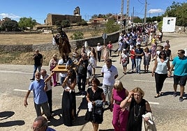 Procesión con la imagen de San Roque en las fiestas de 2022.