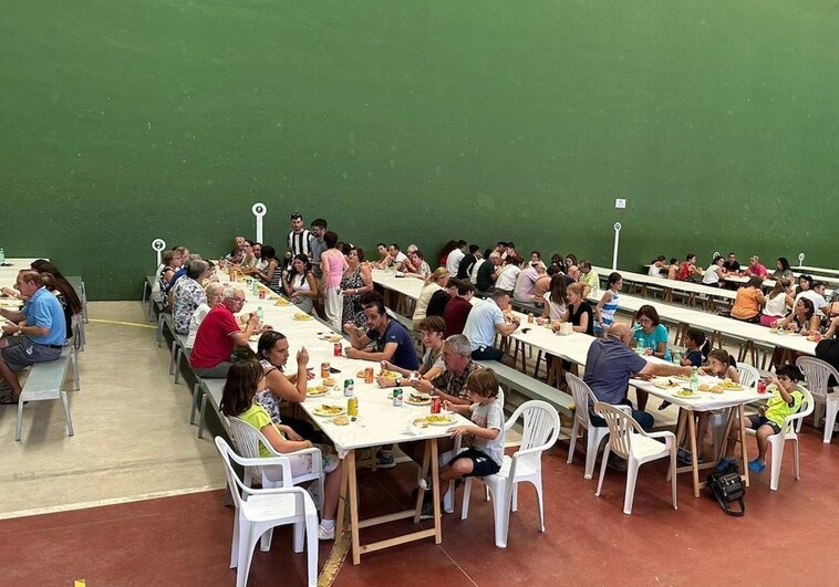 600 platos solidarios de paella en Vitigudino