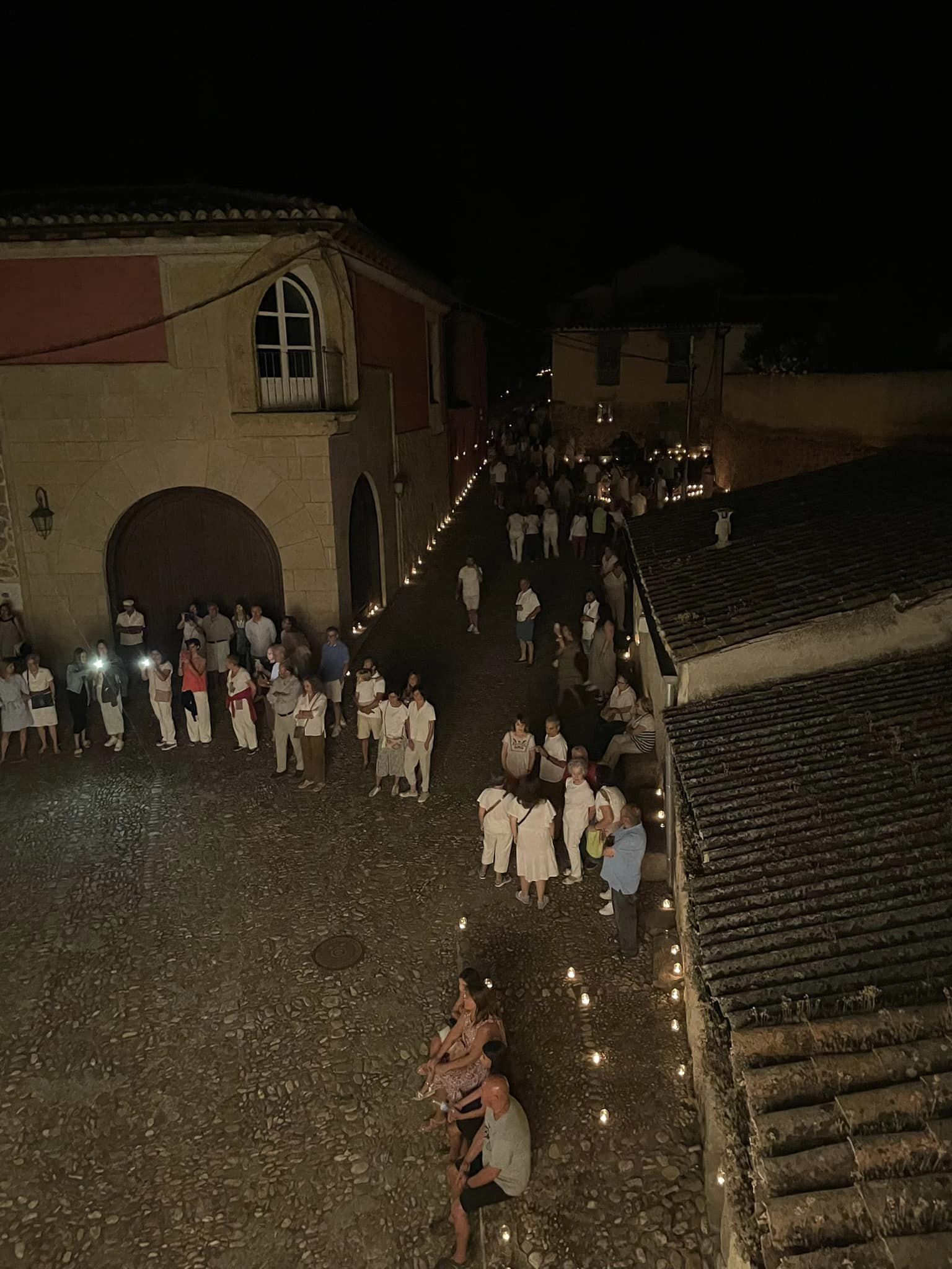 Ledesma pasa la “noche en vela” con 14 actuaciones y 10.000 candelas