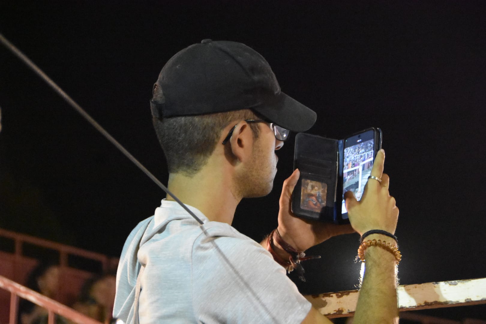 Carbajora llena su plaza de toros en la primera cita nocturna con las vaquillas