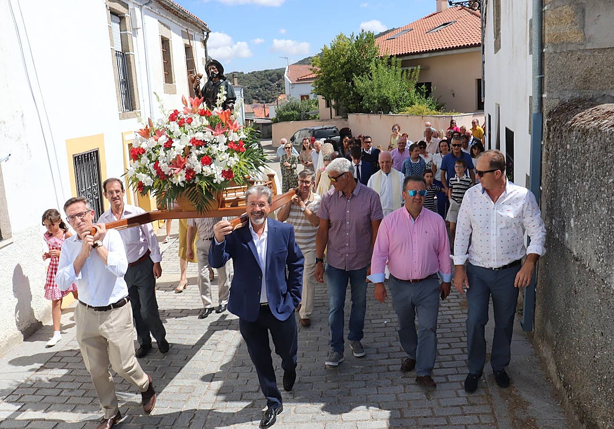 Imagen de la procesión con la imagen de San Roque celebrada el 16 de agosto del año pasado.