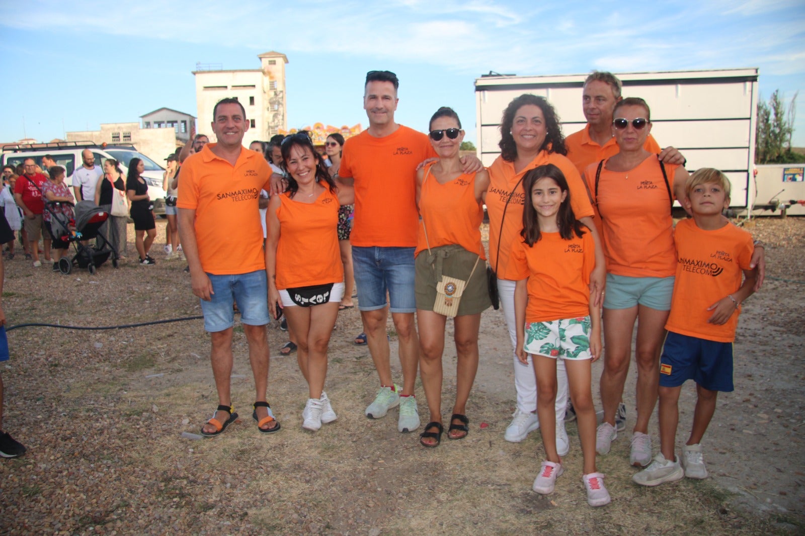 La merienda de las peñas y la ruleta del reciclaje triunfan en Villamayor