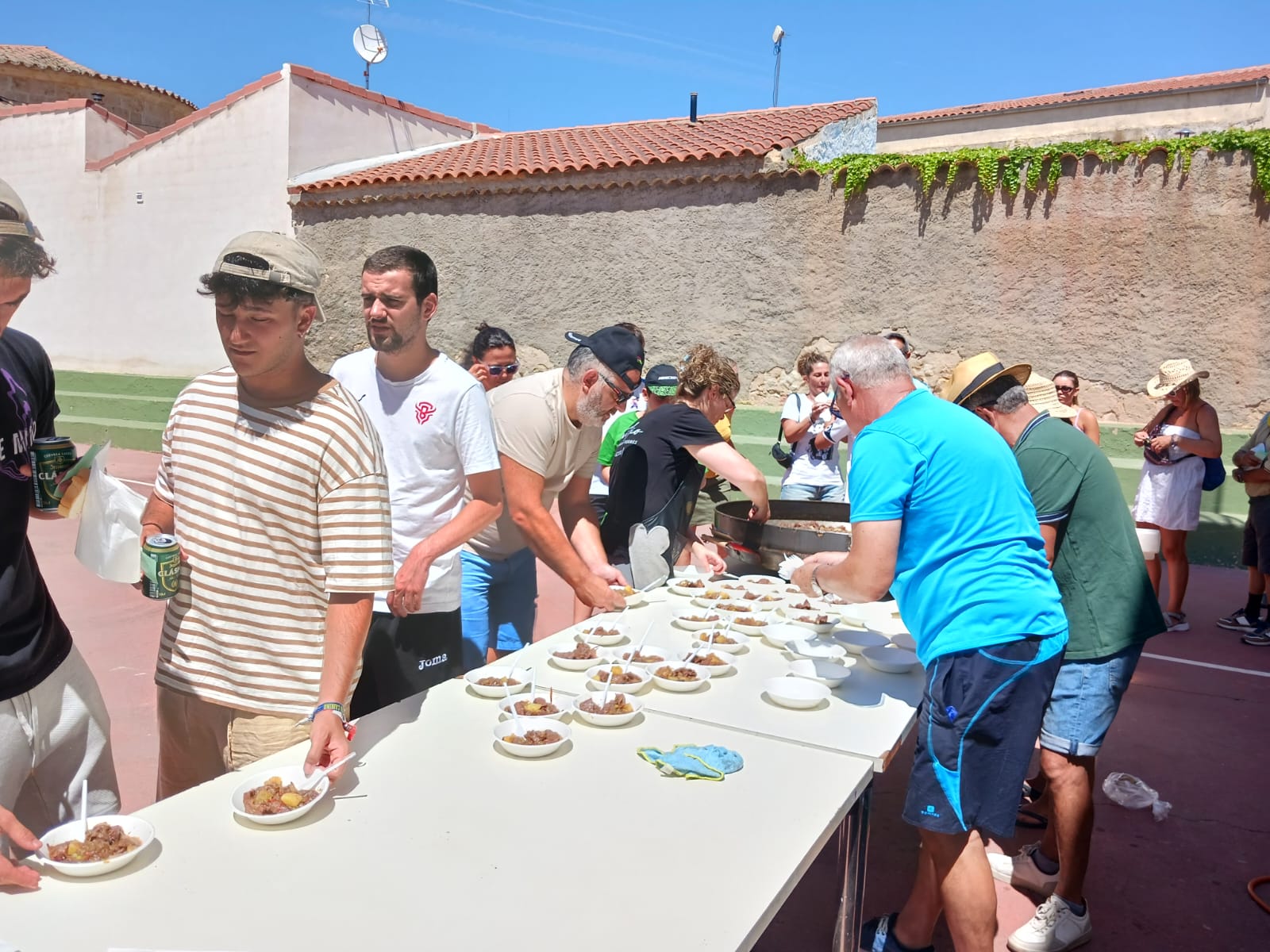 La caldereta une a los vecinos de Almenara de Tormes