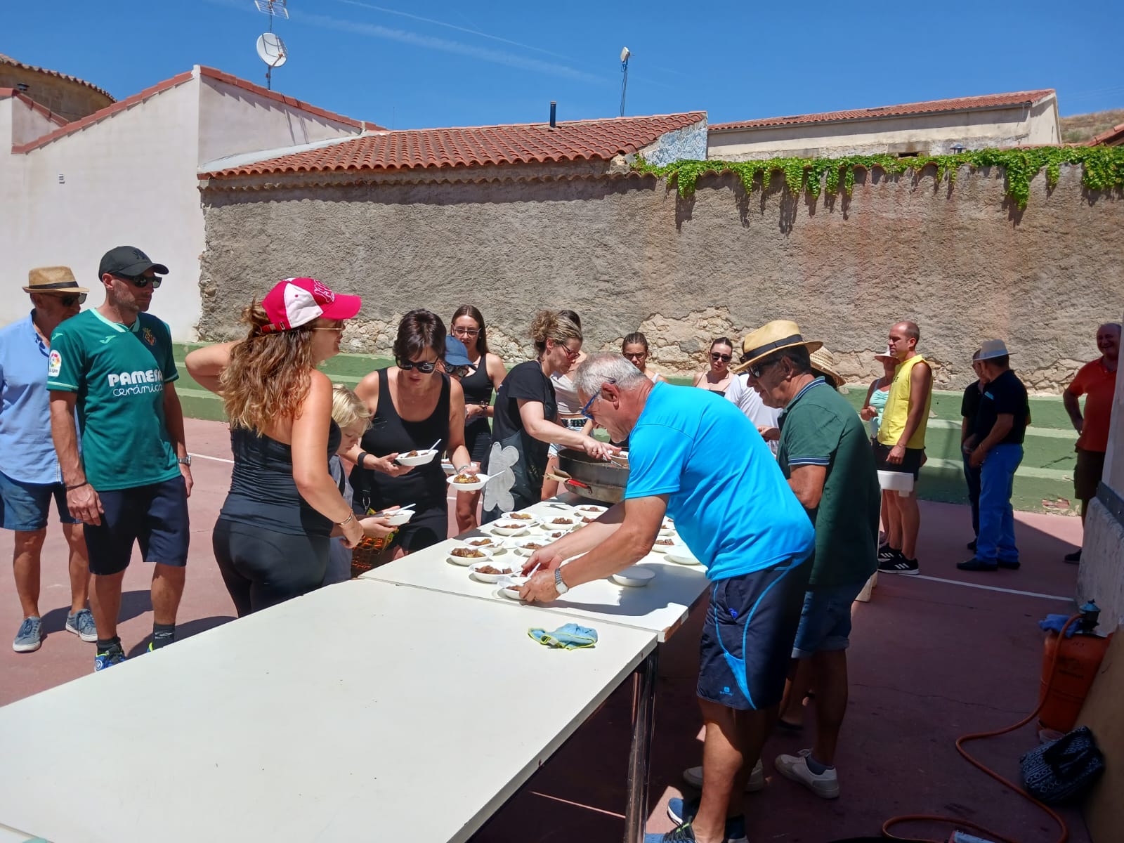 La caldereta une a los vecinos de Almenara de Tormes