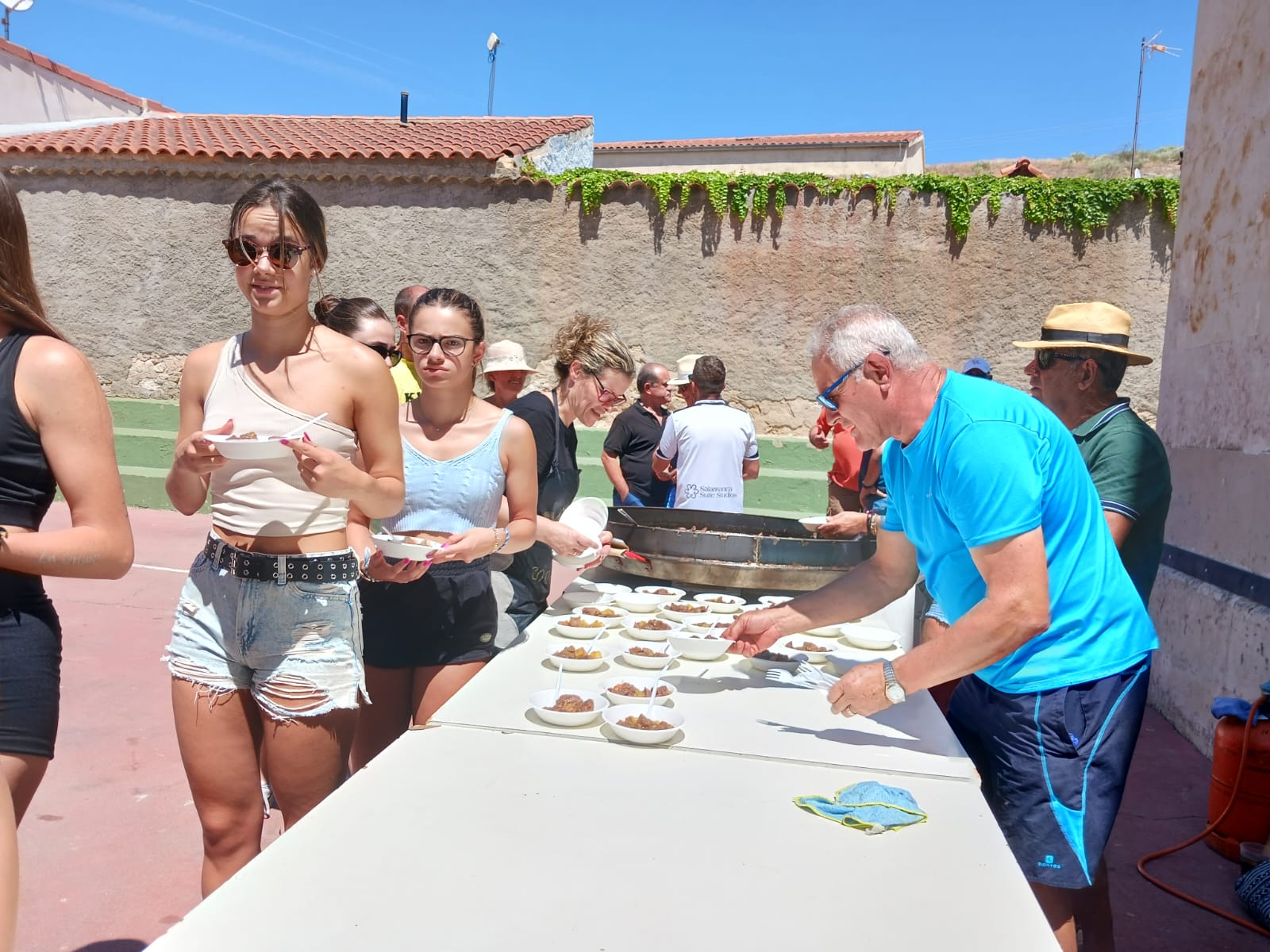 La caldereta une a los vecinos de Almenara de Tormes