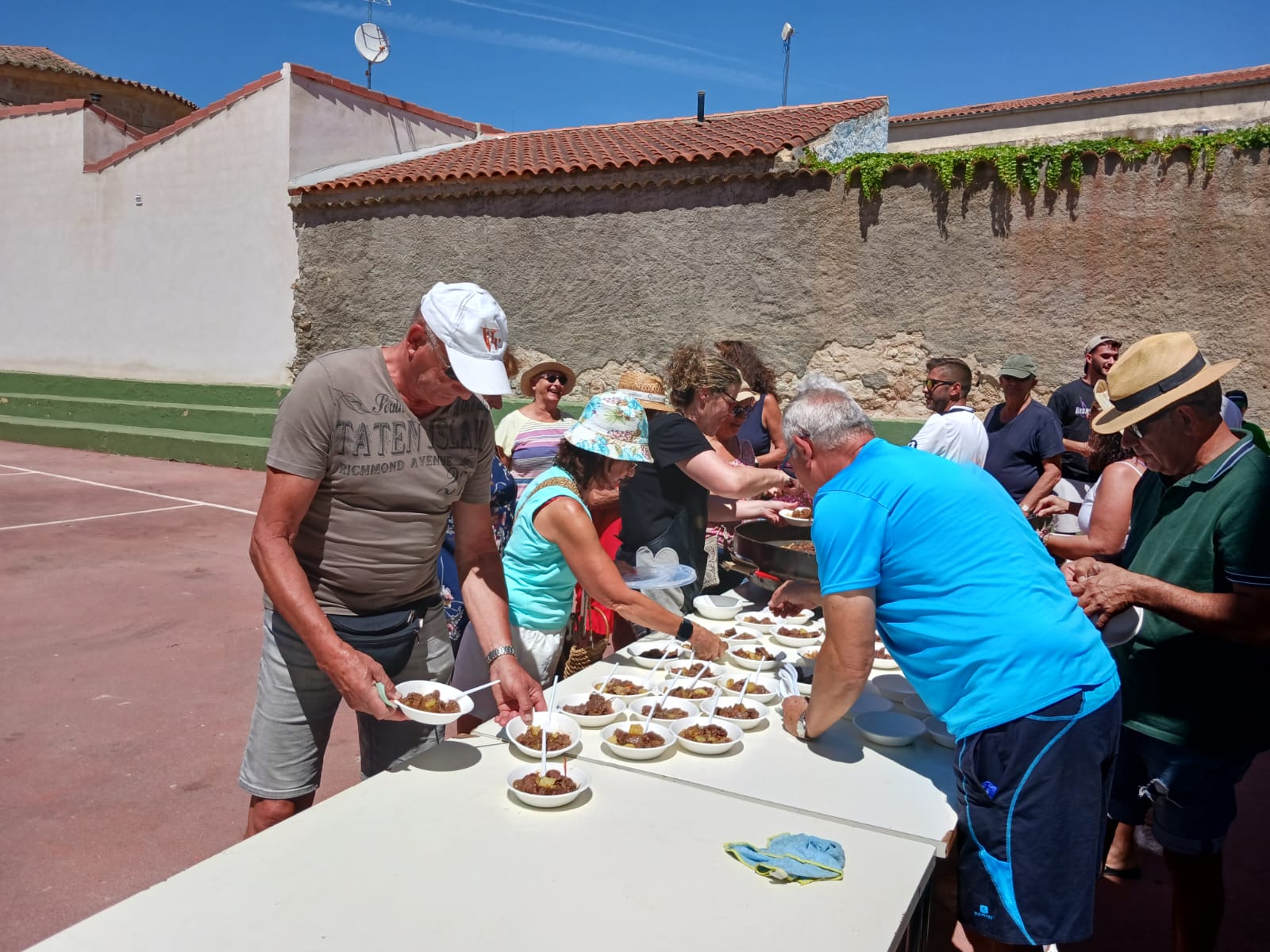 La caldereta une a los vecinos de Almenara de Tormes