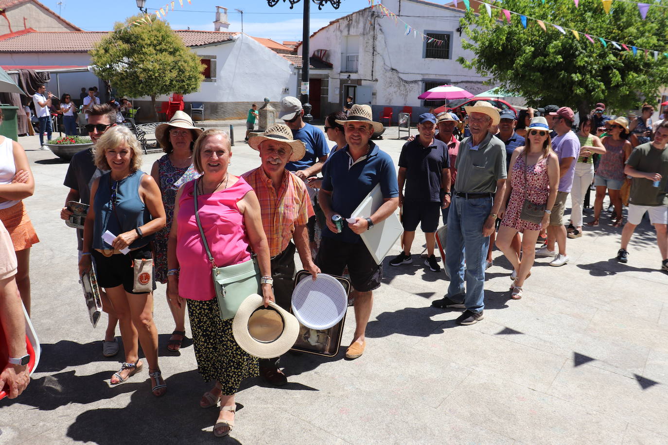 Gallegos de Solmirón disfruta de una animada paella para más de 500 personas