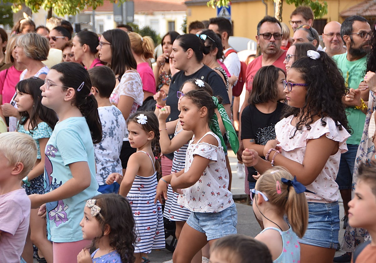 Diversión y mucha música en la fiesta infantil de Carbajosa