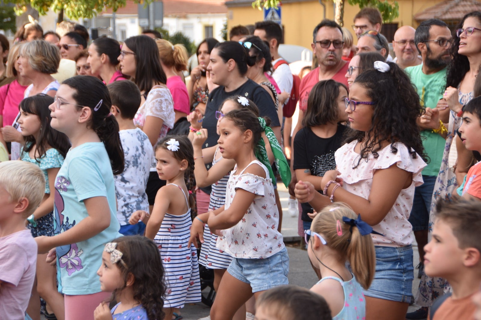 Diversión y mucha música en la fiesta infantil de Carbajosa