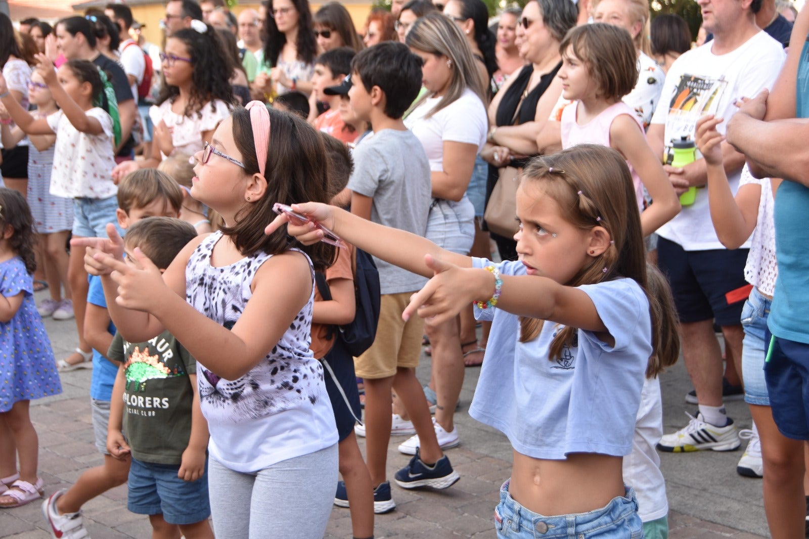 Diversión y mucha música en la fiesta infantil de Carbajosa