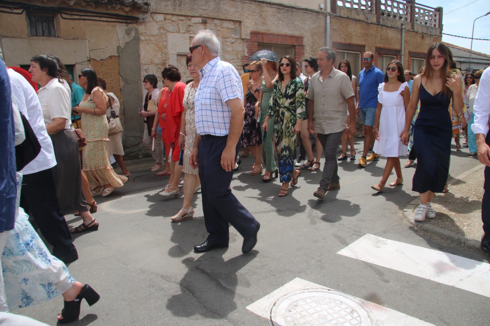 Calles a rebosar de público en las fiestas de Valdelosa