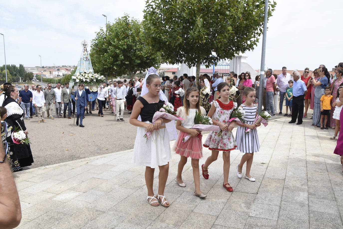 Vivas a la Virgen del Socorro en el regreso a su ermita