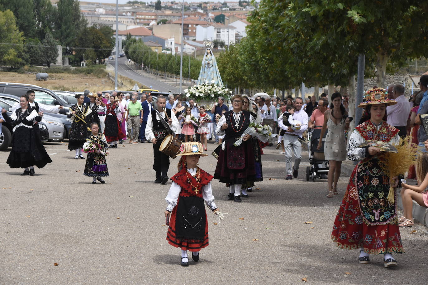 Vivas a la Virgen del Socorro en el regreso a su ermita