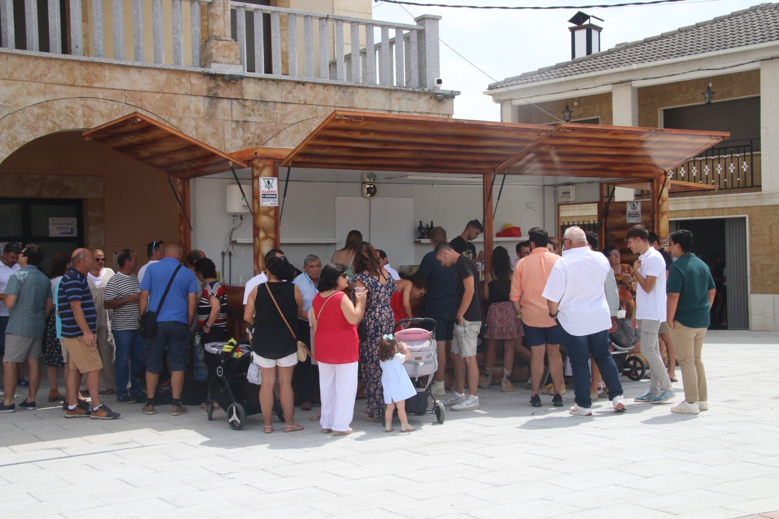 Calles a rebosar de público en las fiestas de Valdelosa