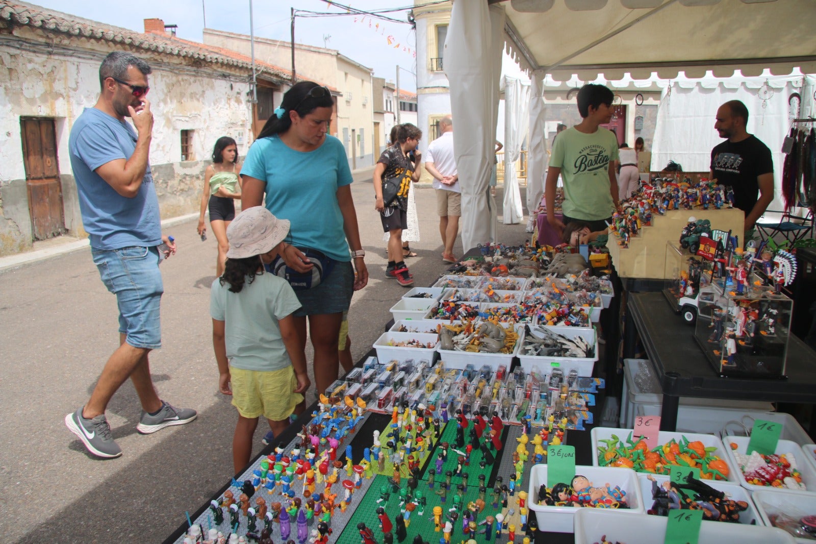 Calles a rebosar de público en las fiestas de Valdelosa