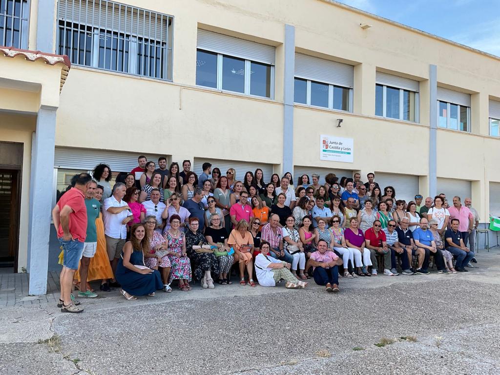 “Vuelta al cole” para los antiguos alumnos del colegio San Andrés en Pedrosillo el Ralo