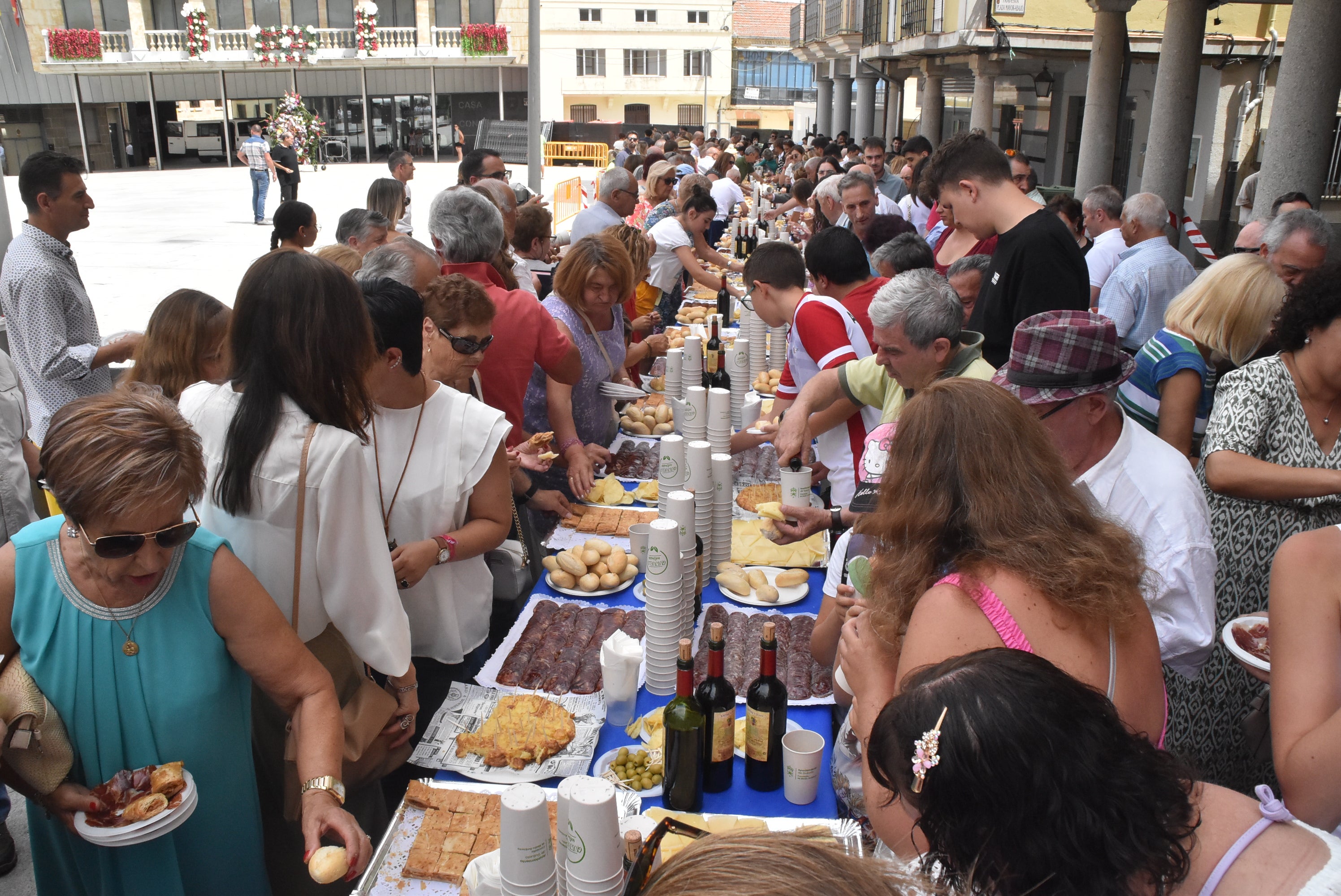 Multitudinaria procesión en Guijuelo para honrar a la Virgen de la Asunción