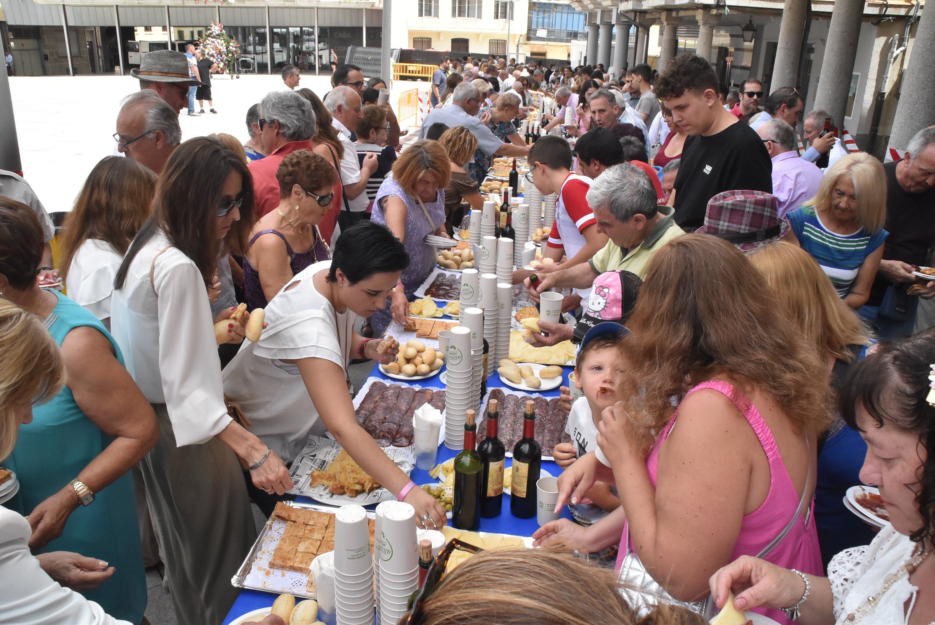 Multitudinaria procesión en Guijuelo para honrar a la Virgen de la Asunción