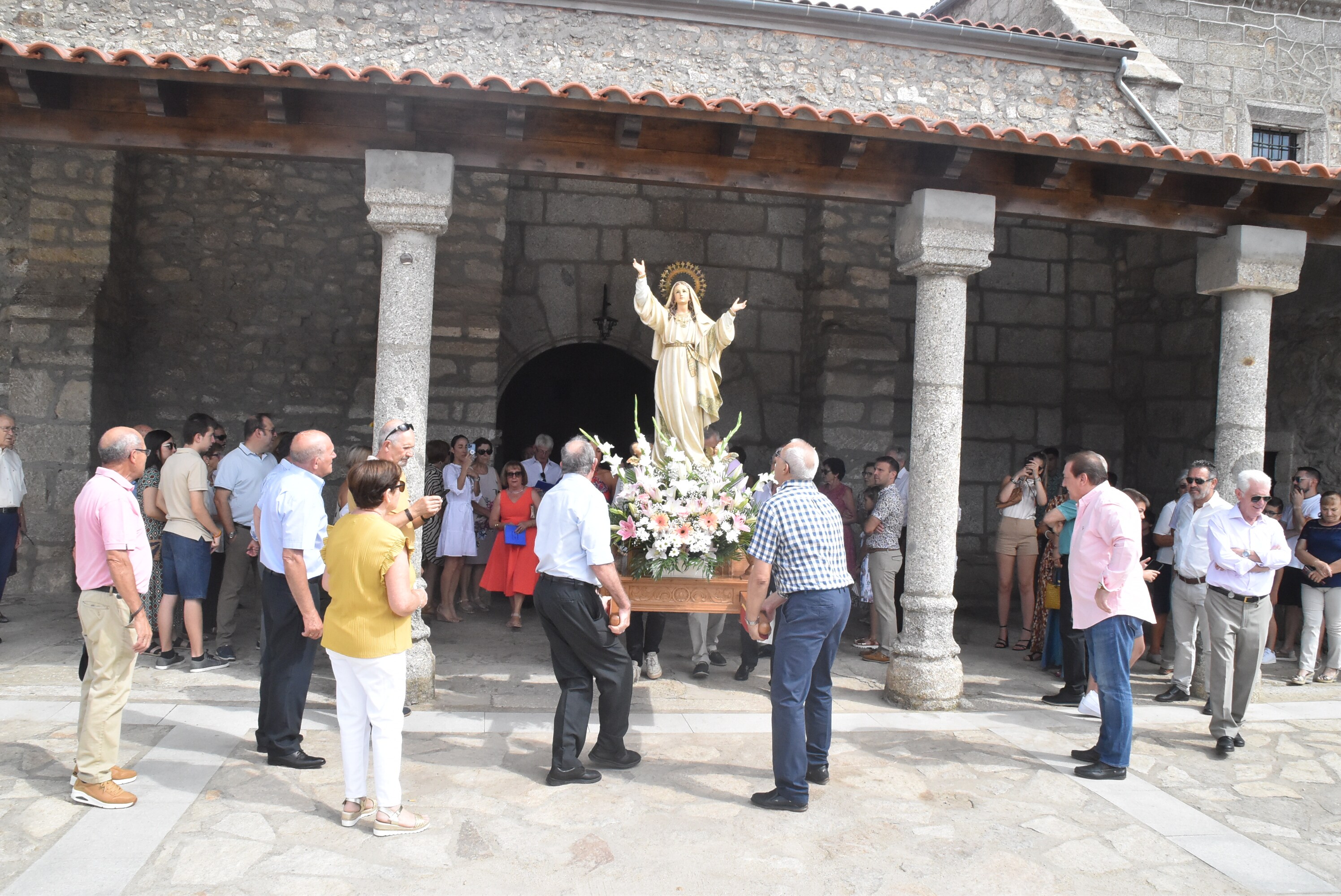 Música y cánticos por la Virgen de la Asunción en Lagunilla