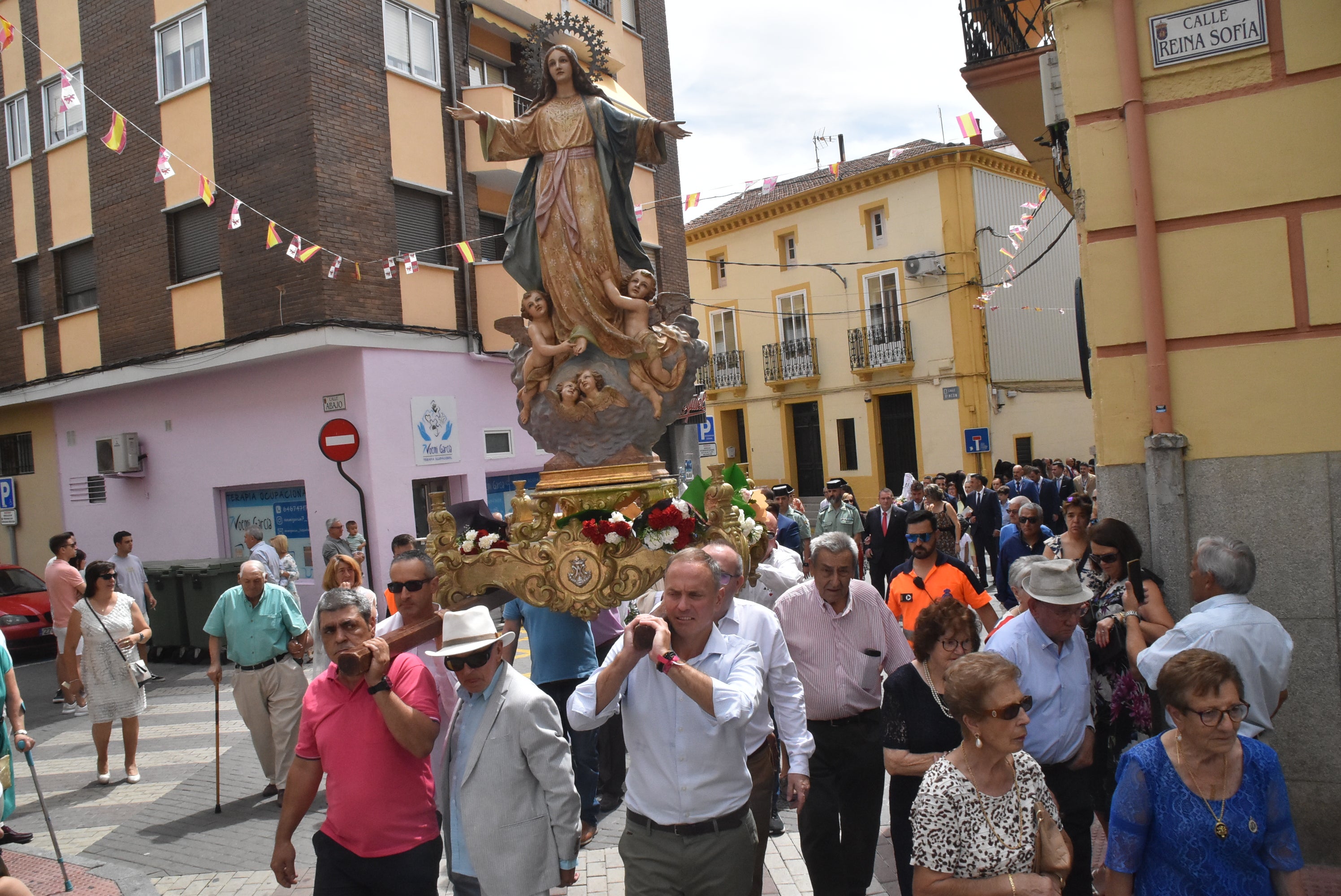 Multitudinaria procesión en Guijuelo para honrar a la Virgen de la Asunción