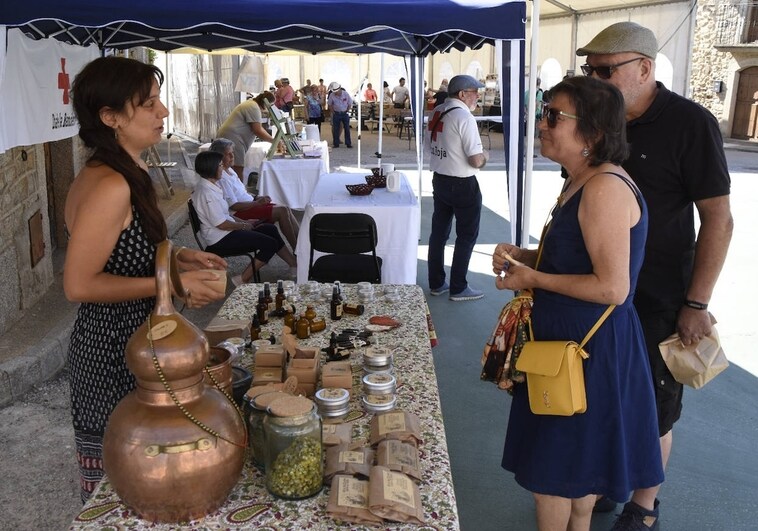 Feria de Artesanía y Tradiciones en la plaza de Bogajo
