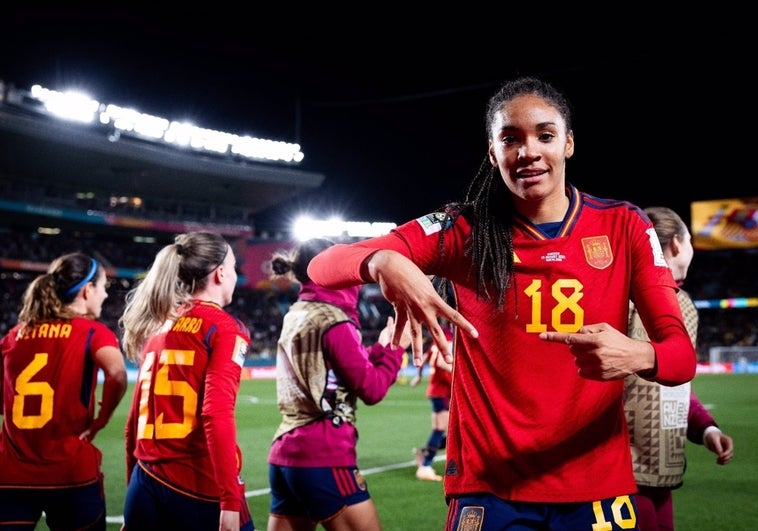 La selección femenina de fútbol hace historia y se mete en la final del Mundial