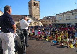 El pregón de inicio de fiestas en Calzada de Valdunciel ante peñas y vecinos