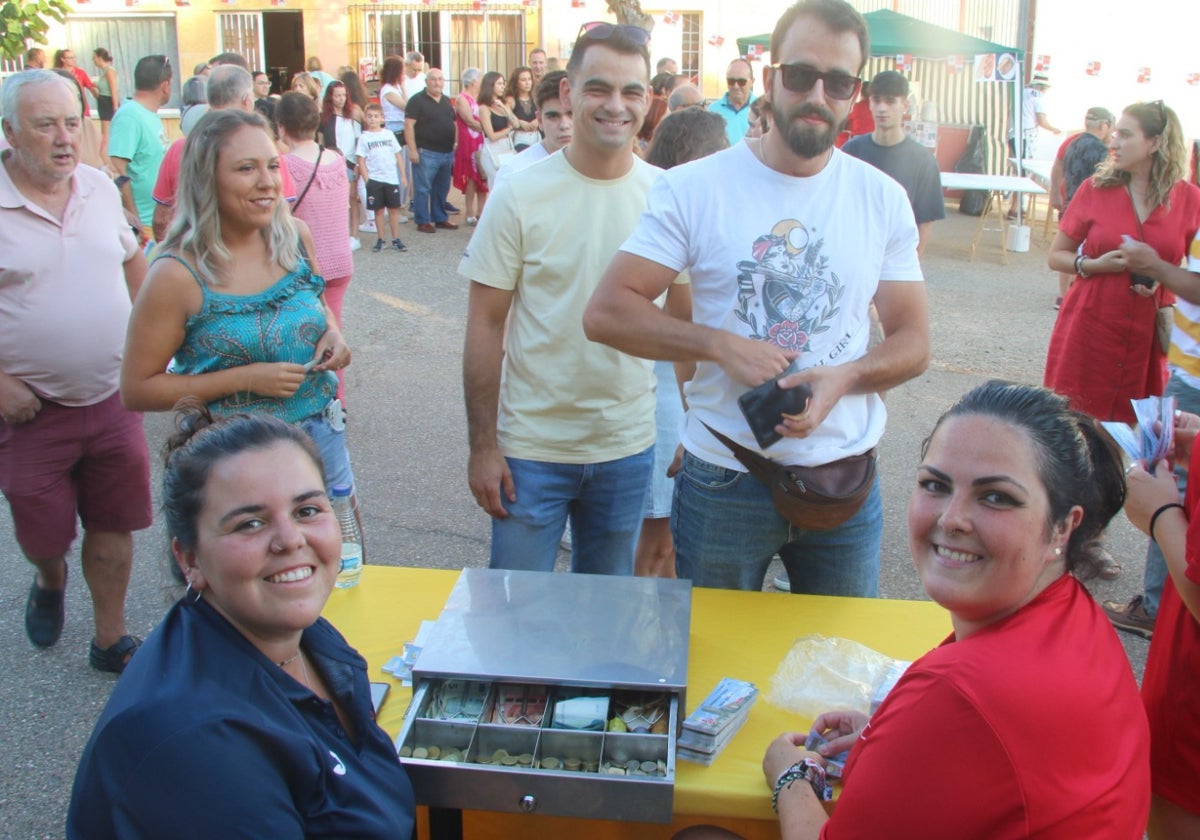 Éxito del IX Mercadillo Gastronómico solidario de Aldeanueva de Figueroa