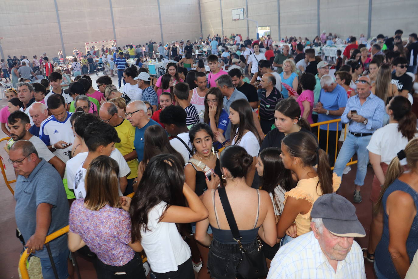 Paella para mil quinientas personas para despedirse de la fiesta en Linares de Riofrío