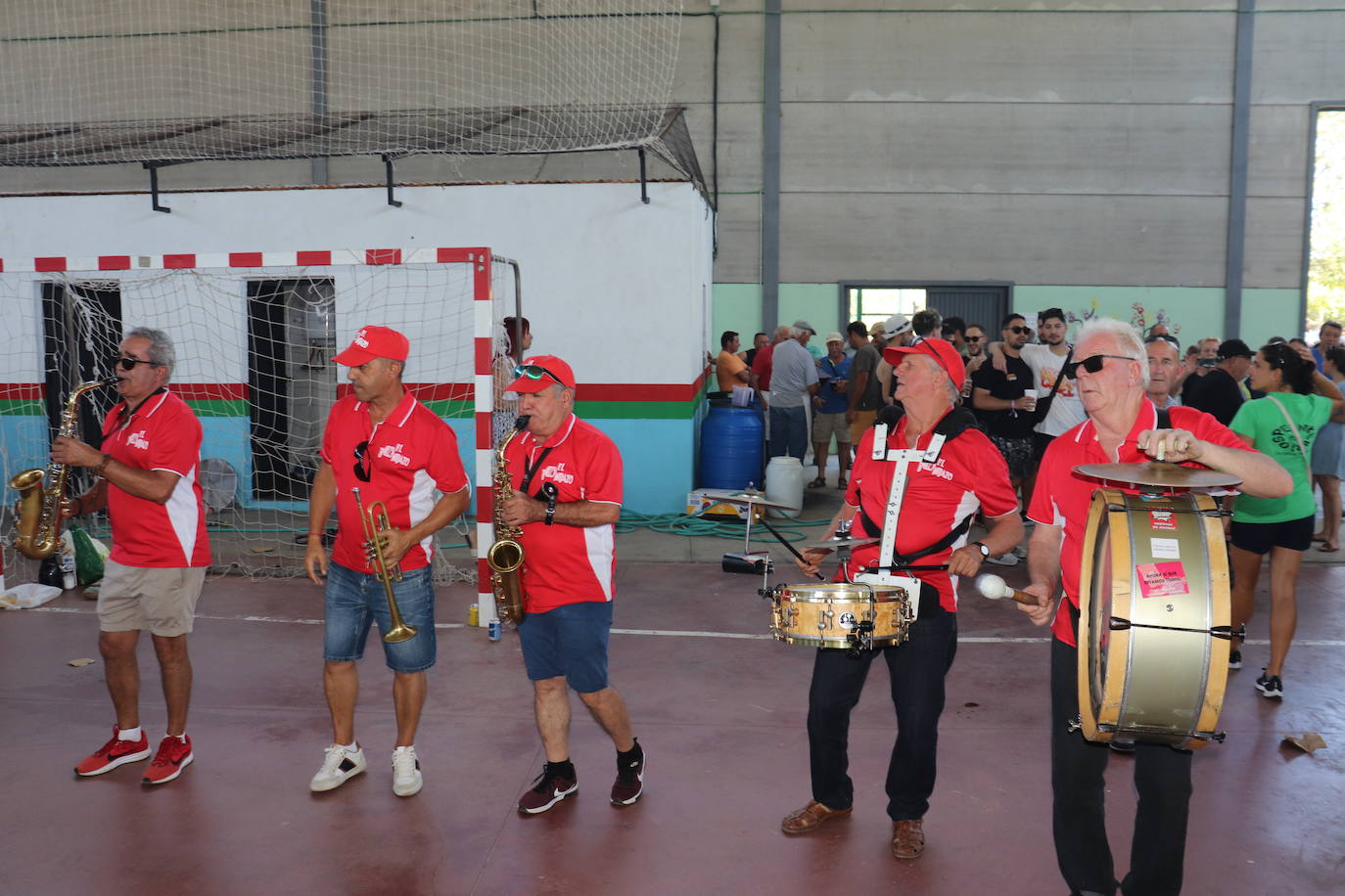 Paella para mil quinientas personas para despedirse de la fiesta en Linares de Riofrío