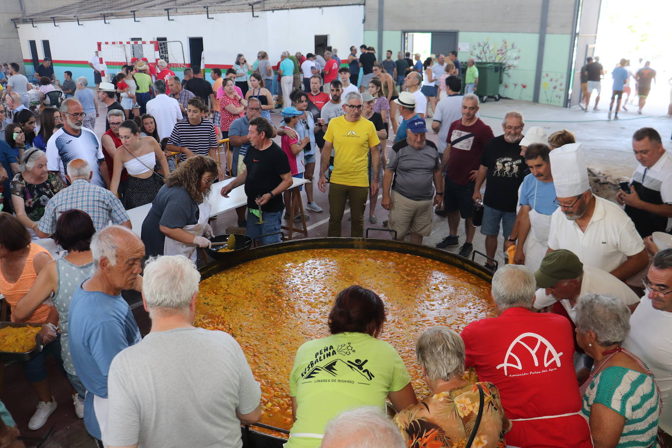 Paella para mil quinientas personas para despedirse de la fiesta en Linares de Riofrío