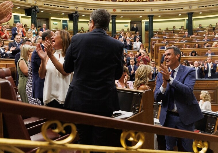 Francina Armengol, Patxi López y Pedro Sánchez, durante la Sesión Constitutiva de la XV Legislatura en el Congreso de los Diputados.