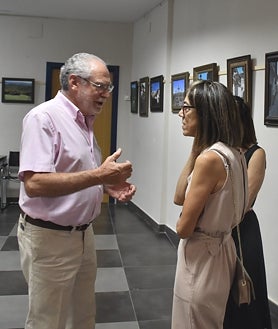 Imagen secundaria 2 - Imágenes de público y artistas en la muestra de Candelario.