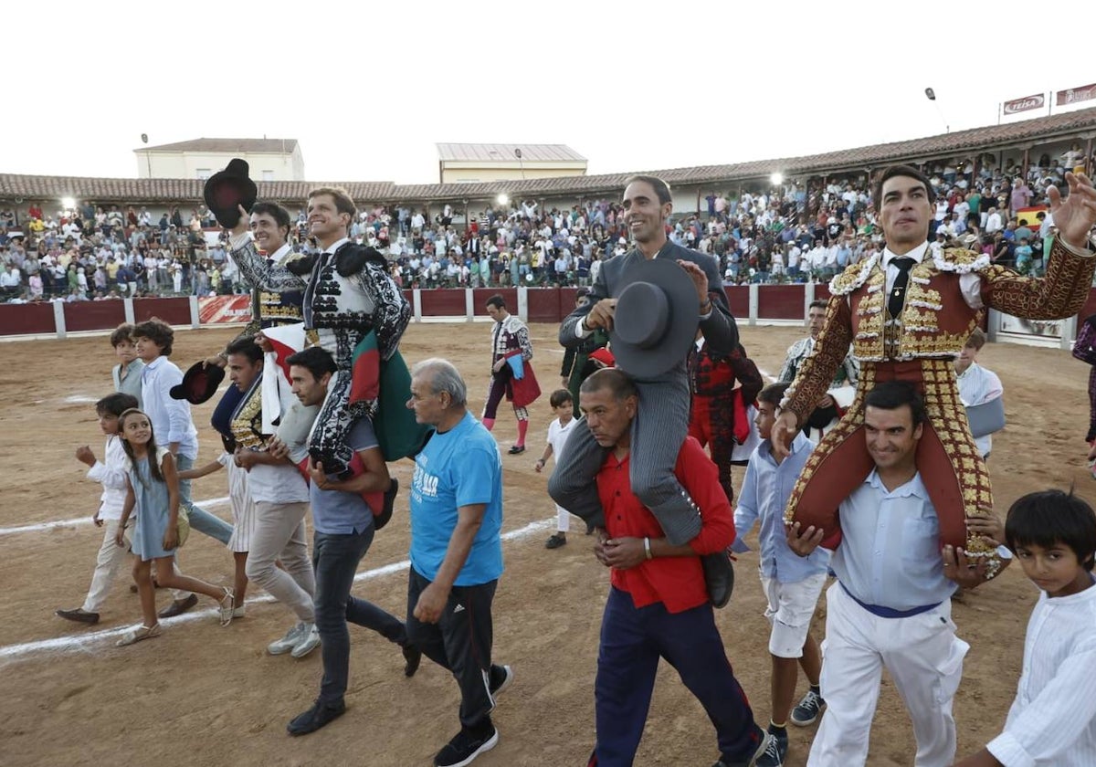 Las mejores imágenes del festejo de El Juli, El Capea y López Chaves en Guijuelo