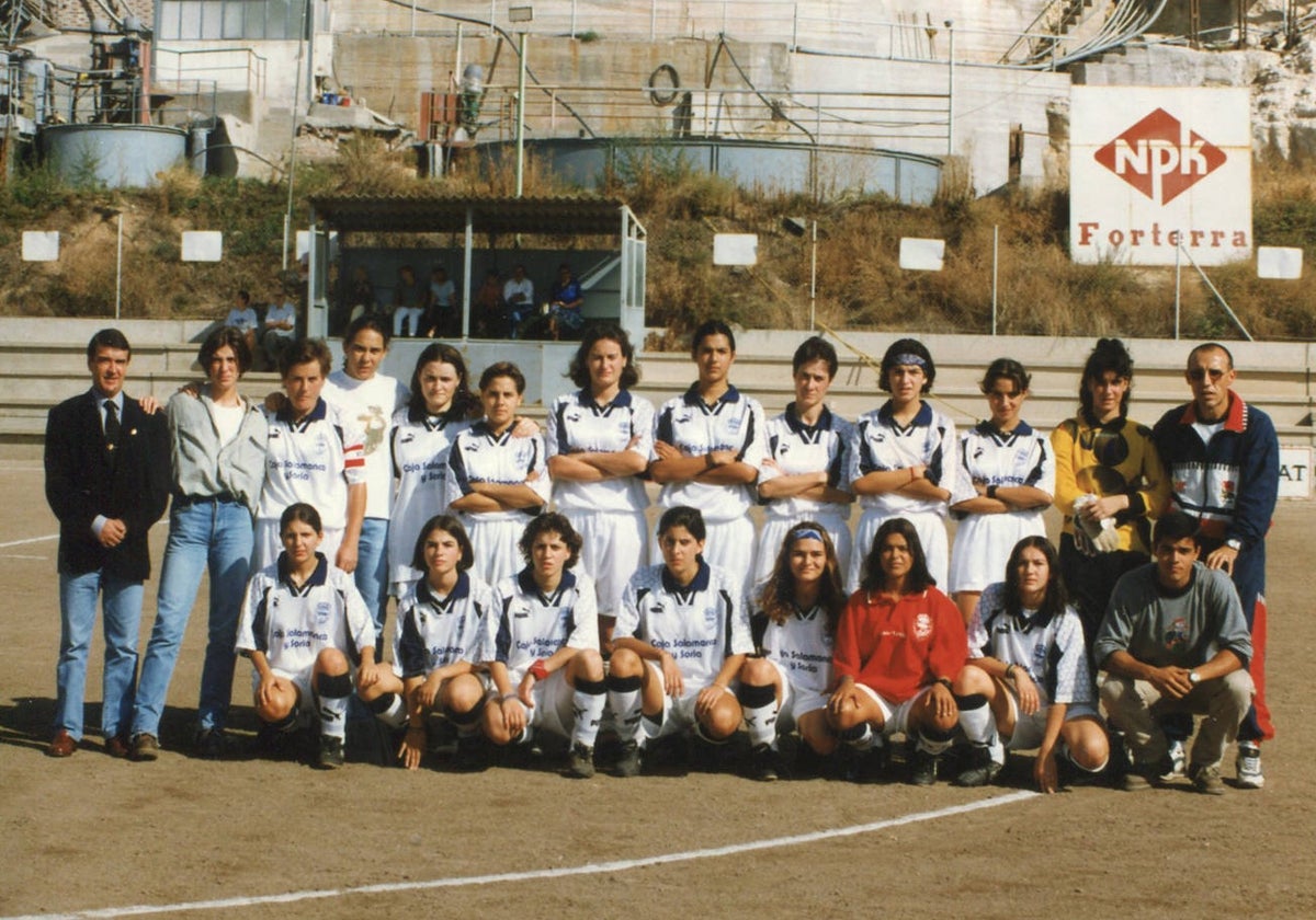 Un equipo del Ribert femenino en los inicios de la sección femenina.