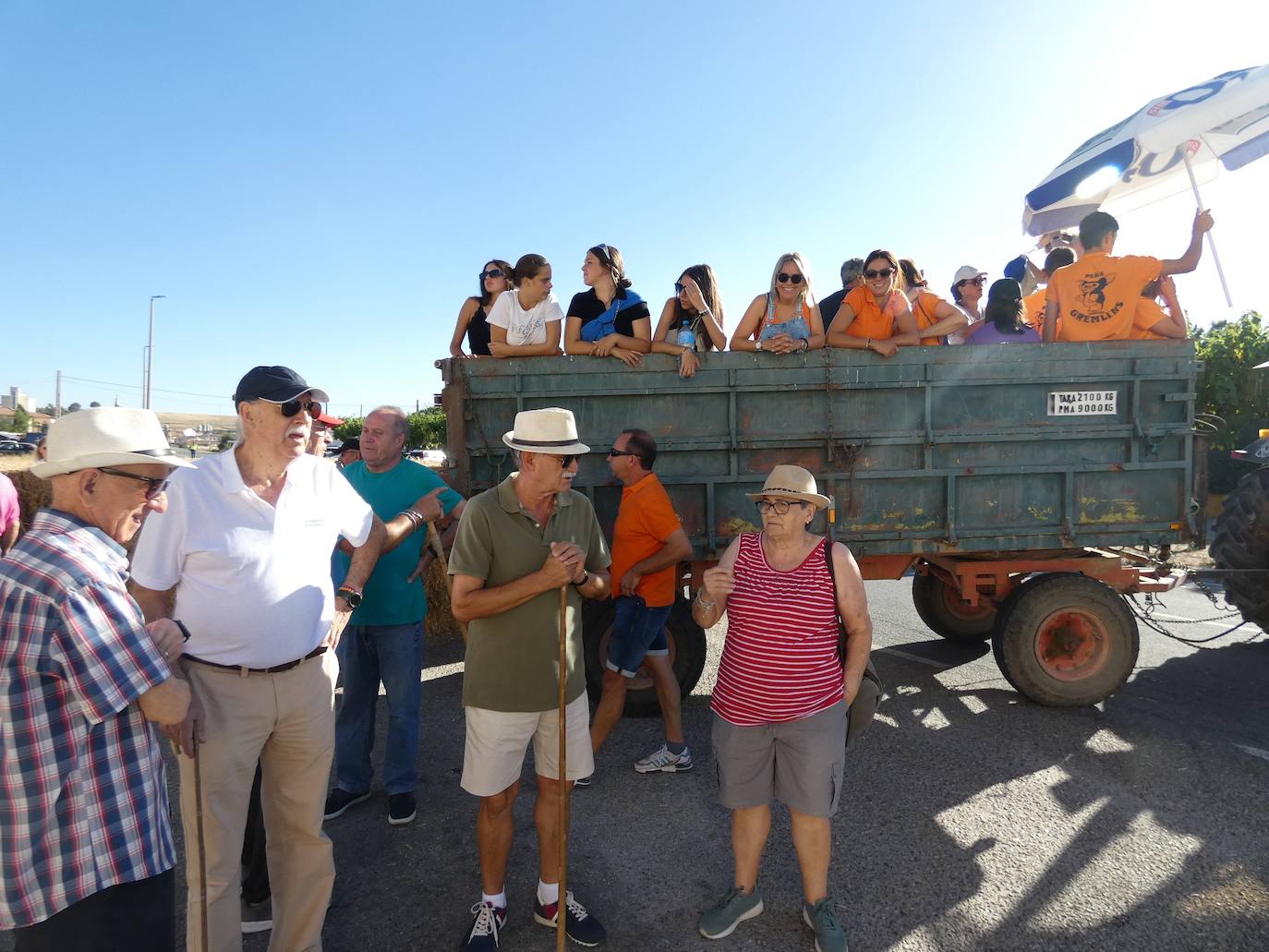 Cientos de jinetes en el XXI encierro campero de Macotera