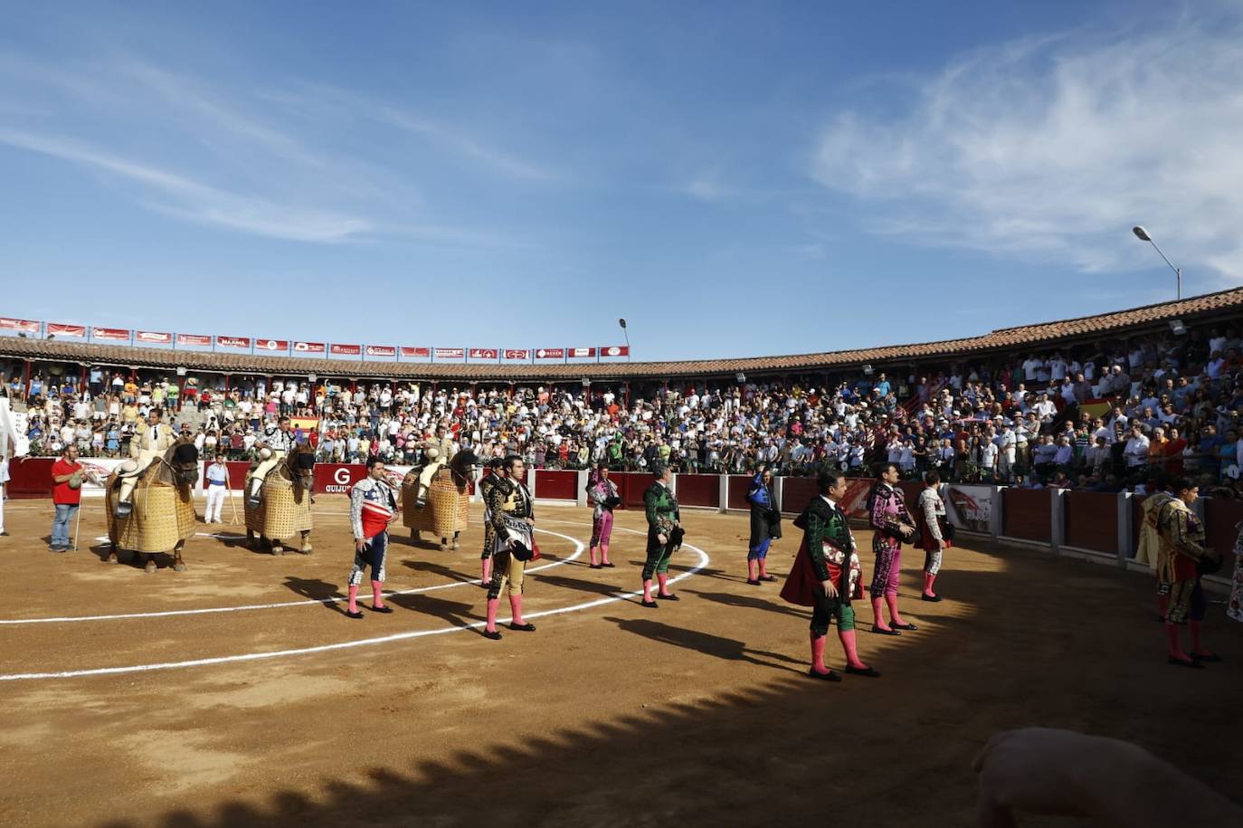 Las mejores imágenes del festejo de Talavante, Castella y Diosleguarde en Guijuelo