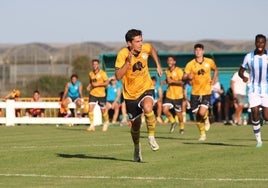 Héctor Nespral en el choque ante la Real Sociedad B.