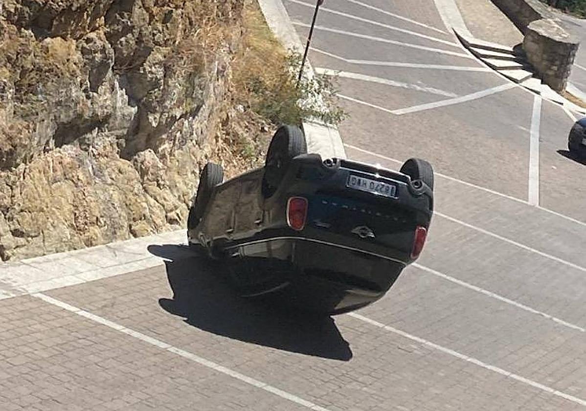 Estado en el que quedó el vehículo siniestrado en la calle Nogales Delicado de Ciudad Rodrigo