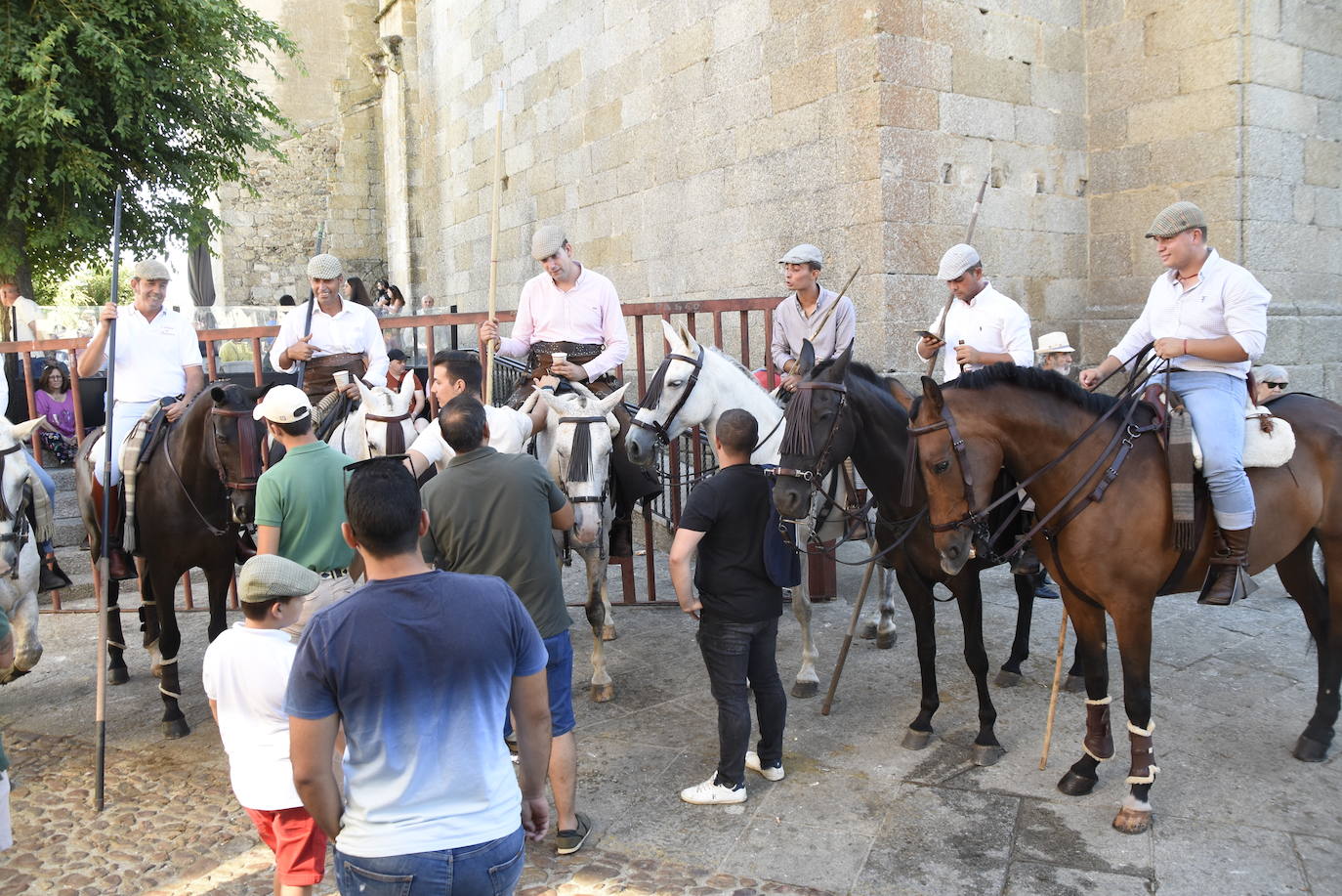 Herido un caballo en un deslavazado y largo tercer encierro guinaldés