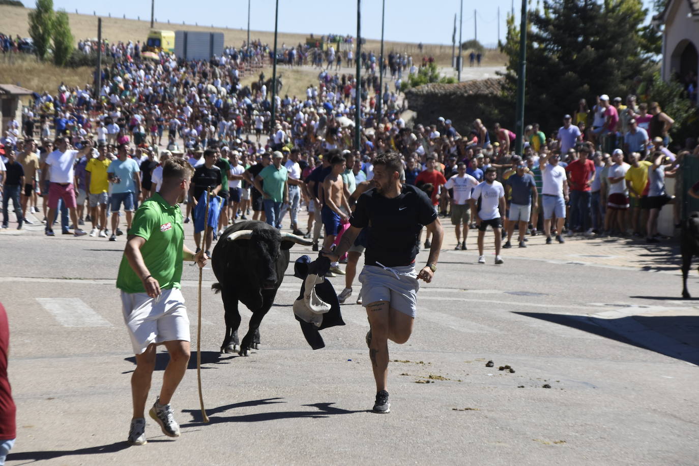 Herido un caballo en un deslavazado y largo tercer encierro guinaldés