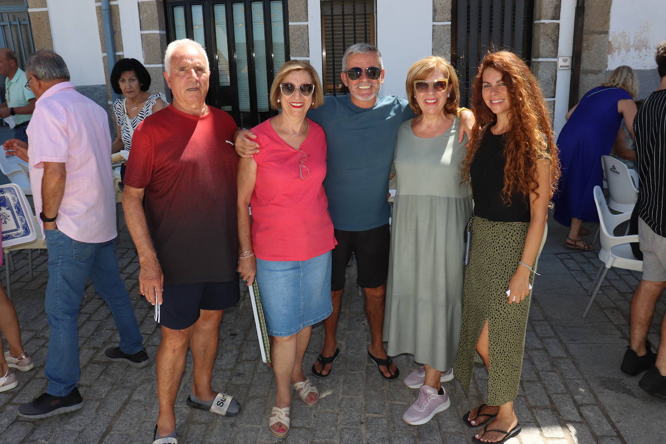 Ledrada disfruta de su paella sin miedo al calor