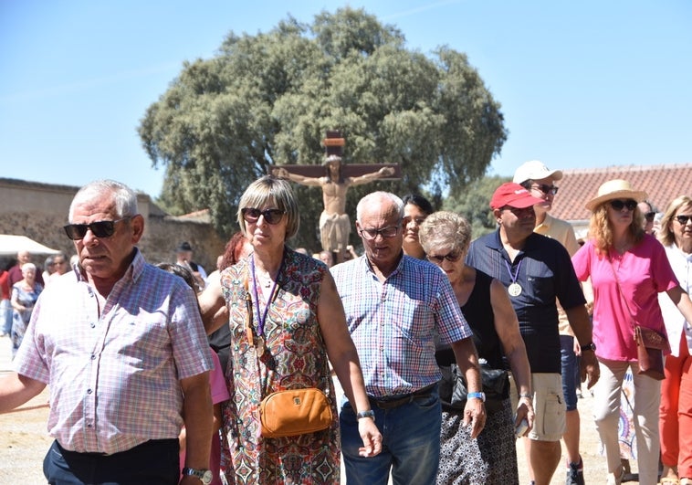 Cerca de 2.000 fieles se dan cita para venerar al Cristo de Cabrera