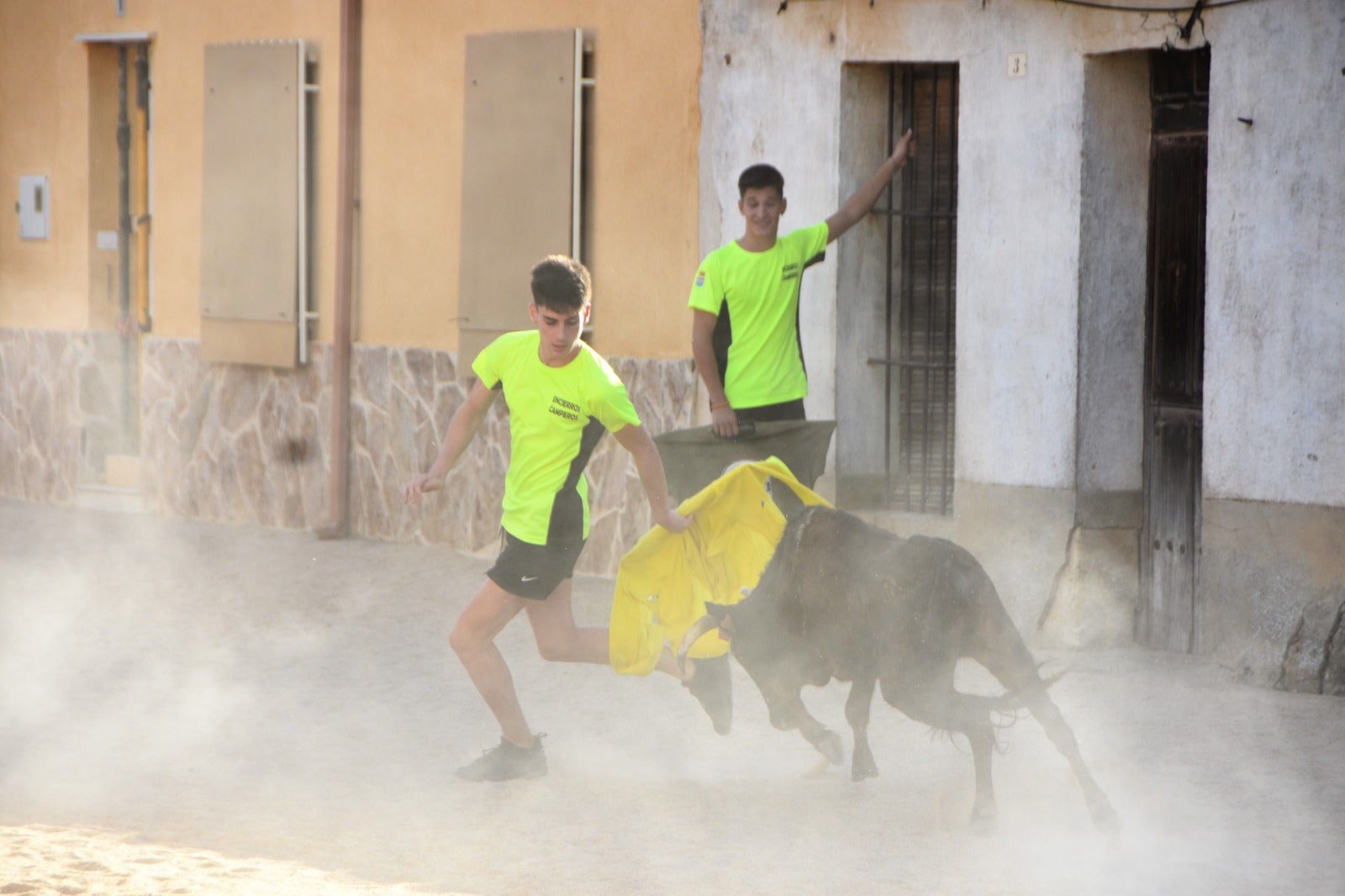 Aldeanueva vive sus festejos taurinos al estilo tradicional