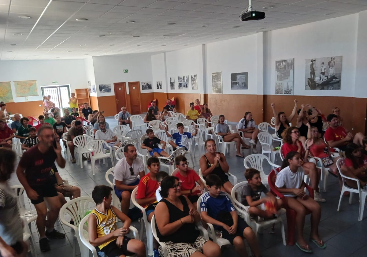 Almenara de Tormes vibra con la victoria de la Selección en el Mundial