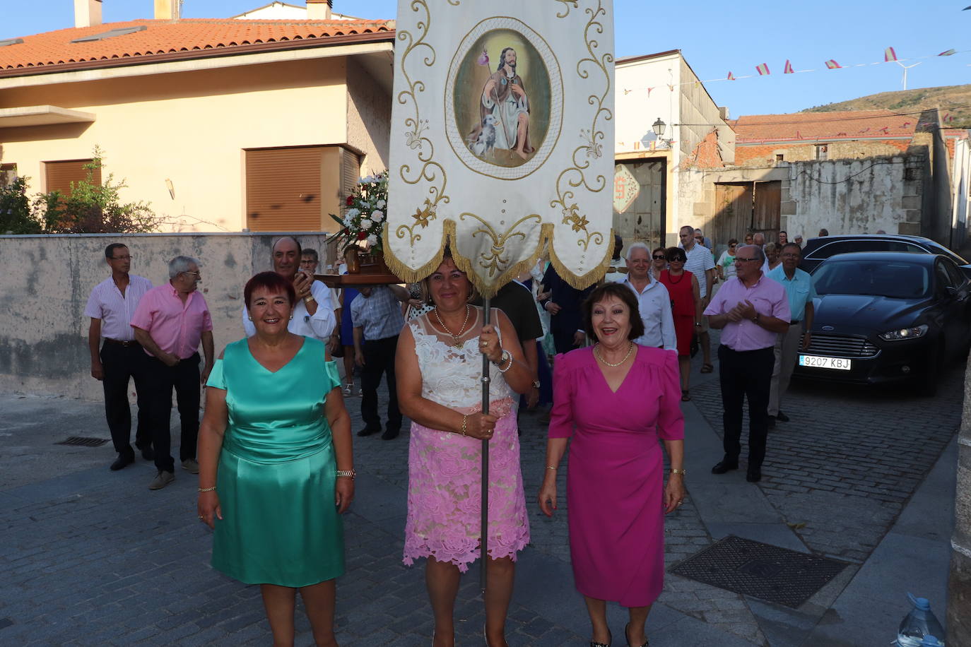 San Roque vuelve a la calle en Ledrada para acompañar a los mayores