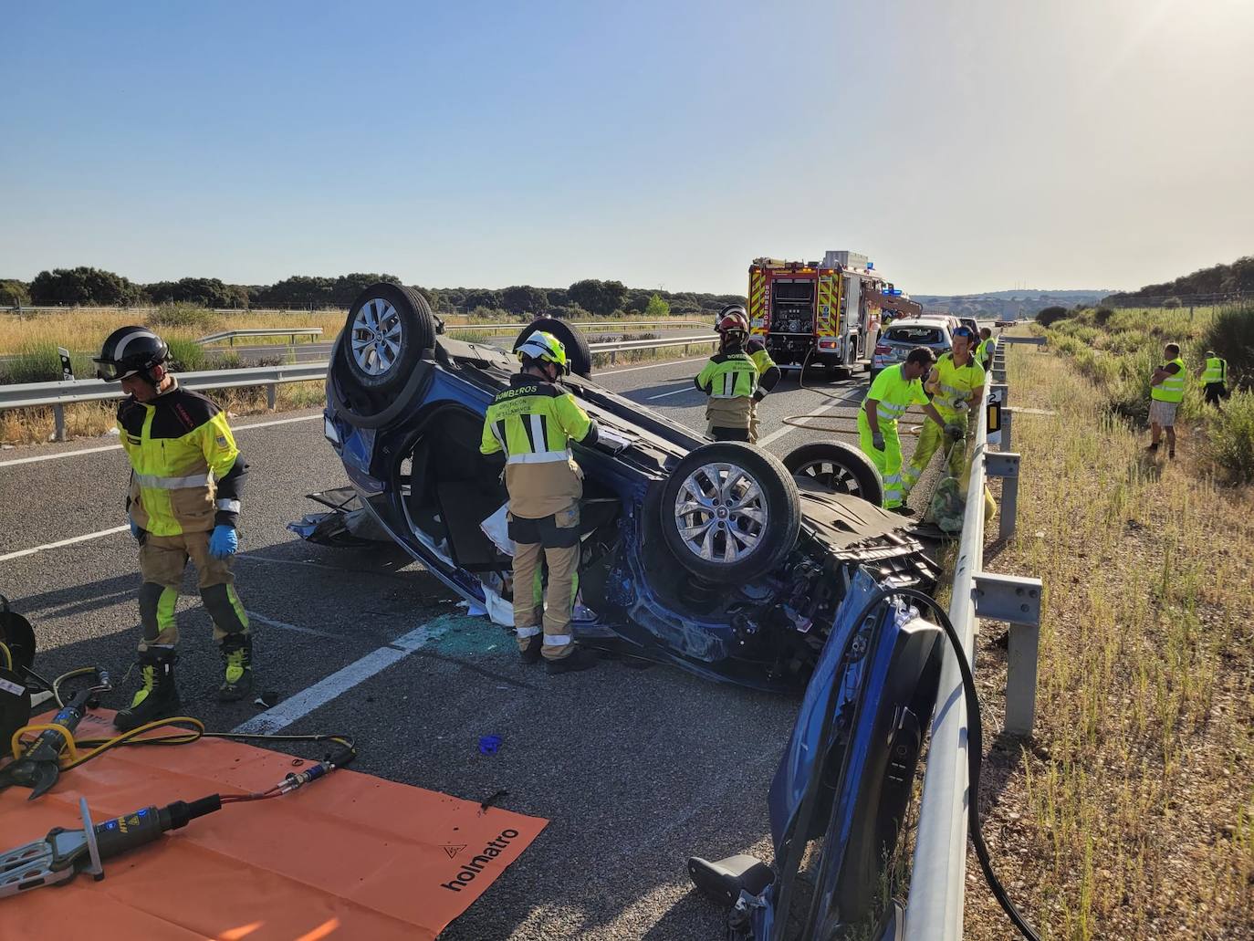 Así fue el espectacular accidente en La Fuente de San Esteban: un camión, tres coches y cuatro heridos