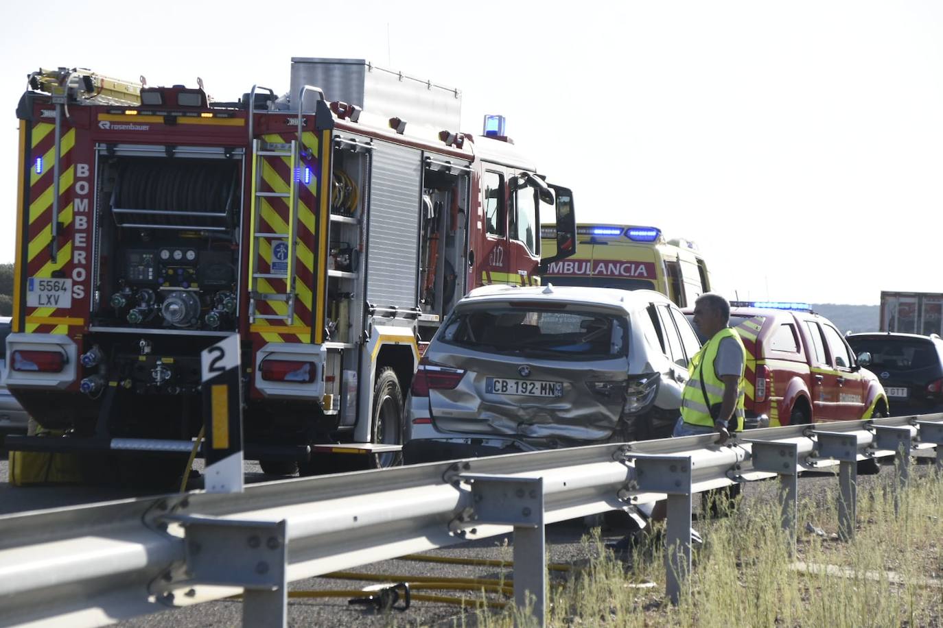 Así fue el espectacular accidente en La Fuente de San Esteban: un camión, tres coches y cuatro heridos
