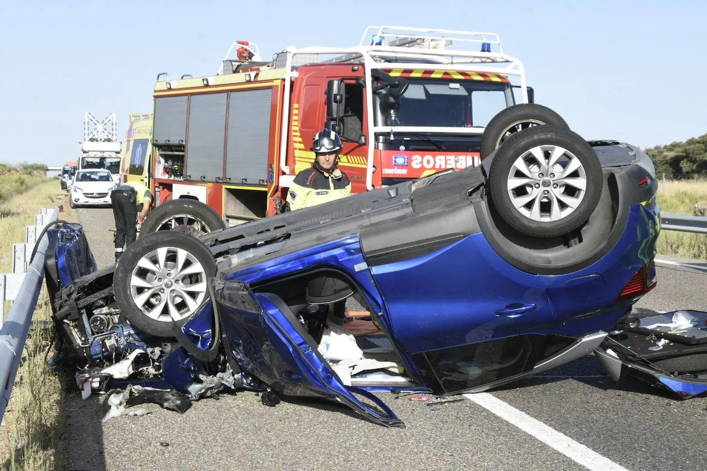 Así fue el espectacular accidente en La Fuente de San Esteban: un camión, tres coches y cuatro heridos